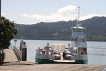 Ferry am Hokianga Harbour