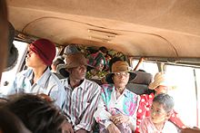 32 Passagiere im Minibus