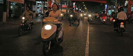 Straßenüberquerung in Viet Nam